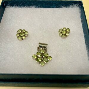 Green pendant and necklace